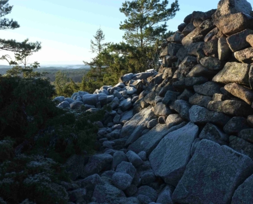 Röset på Valberget med delvis bevarad kallmurning DSCF6394_