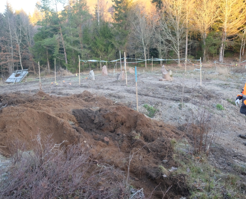 Inledande schaktning inom boplatsen, från kanten av skalgrustäkten.